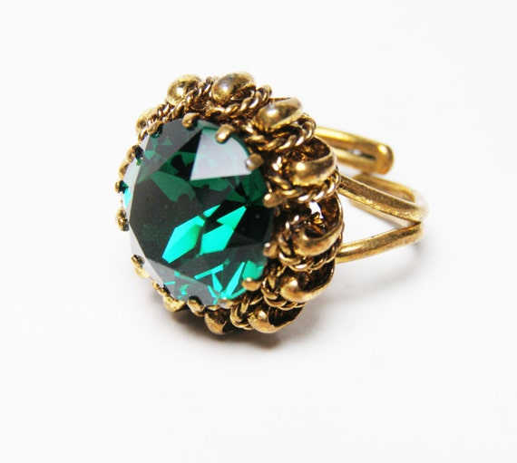 Stunning Vintage Emerald Green Ring Made in by LorettasCache