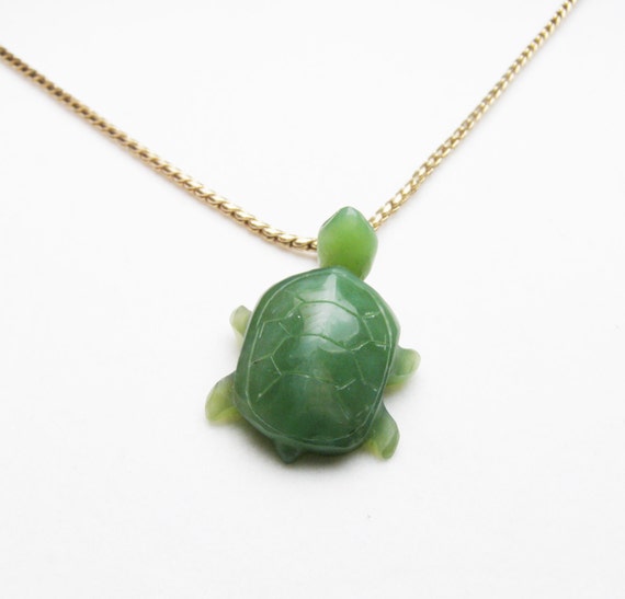 Vintage Jade Green Turtle Pendant Necklace by LorettasCache