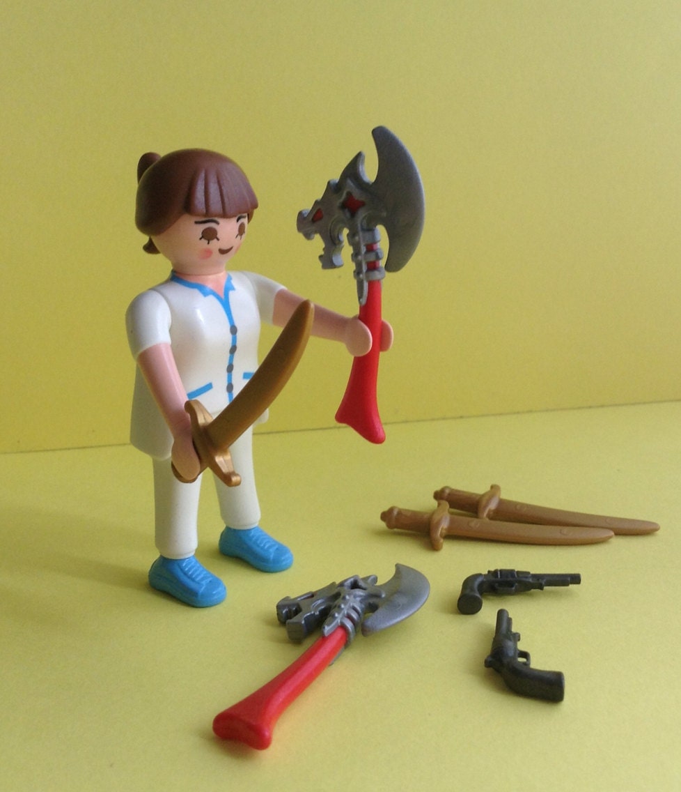 7 Piece Playmobil Supplies 2 Pistols 3 gold swords 2 Axes