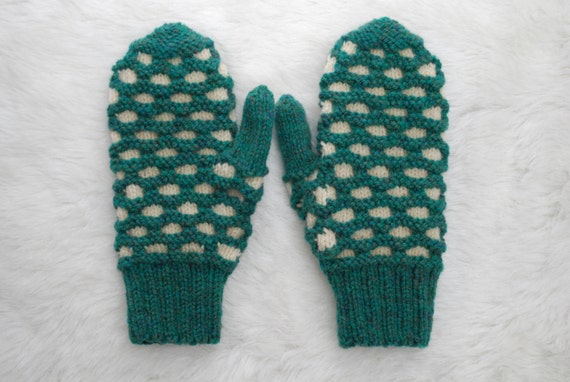 Traditional Newfoundland Honeycomb Double Knit Mittens Heather Green and Natural Wool