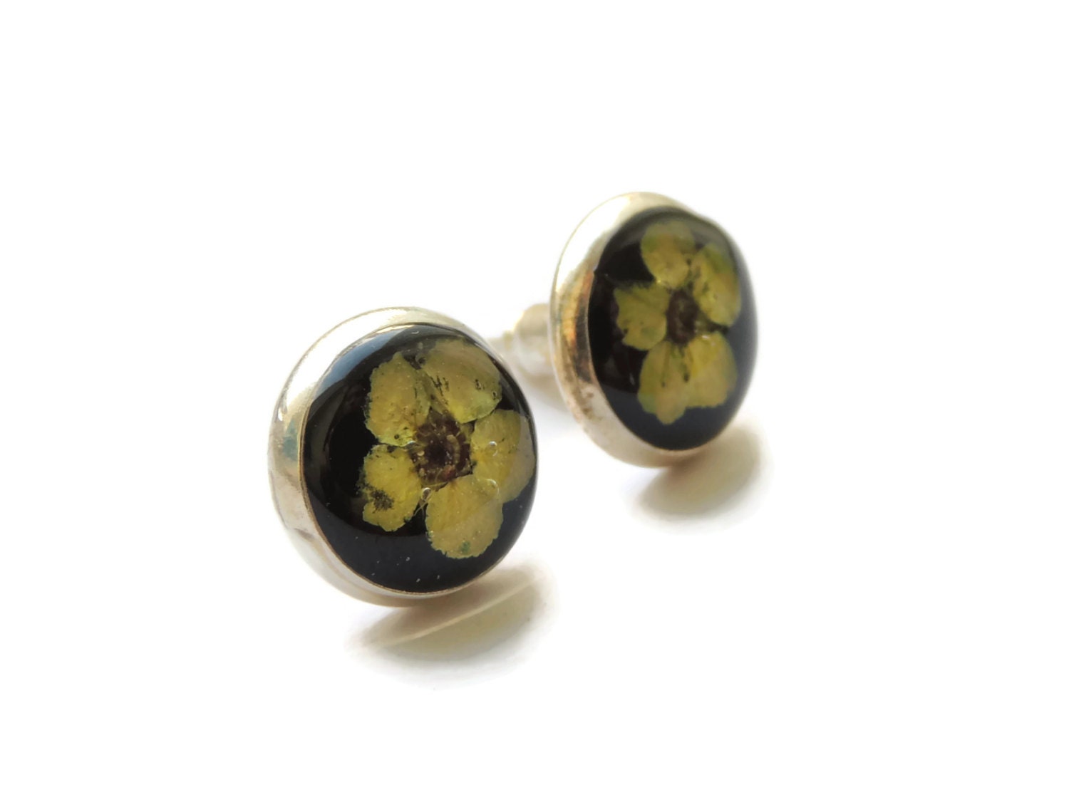 Real flower stud earrings Green and black ear stud in resin