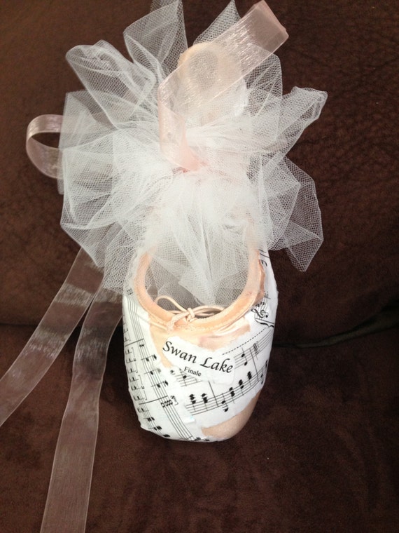 Items similar to Decorated Pointe Shoes on Etsy
