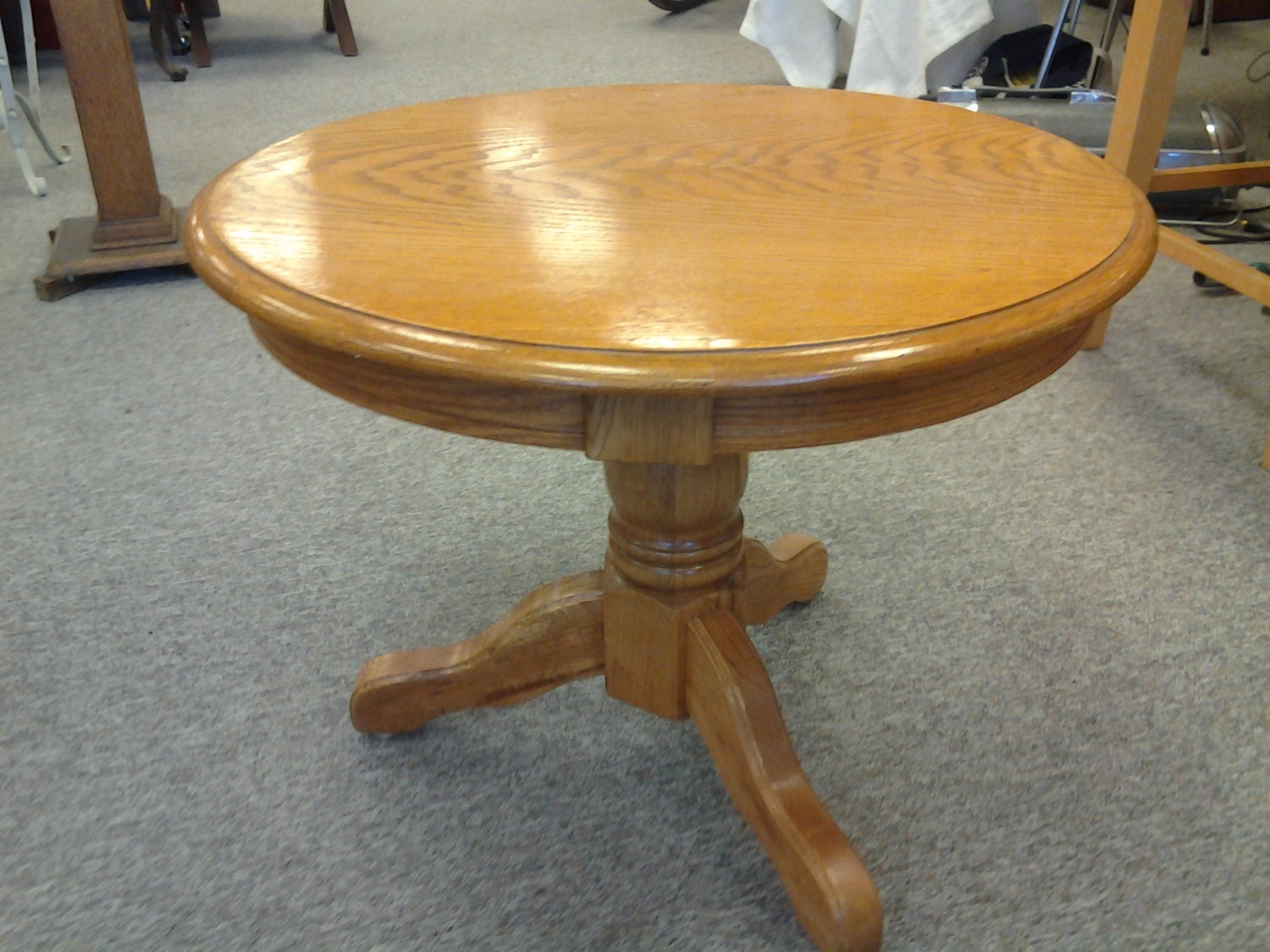 Round Oak Pedestal Table/Night Stand/End Table