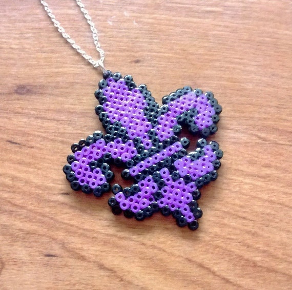 Saints Row Fleur-de-lis Pendant / Keyring by GeekTreatsUK on Etsy