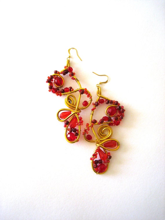 Art Nouveau dangling earrings, golden wire wrapped, red beaded earrings