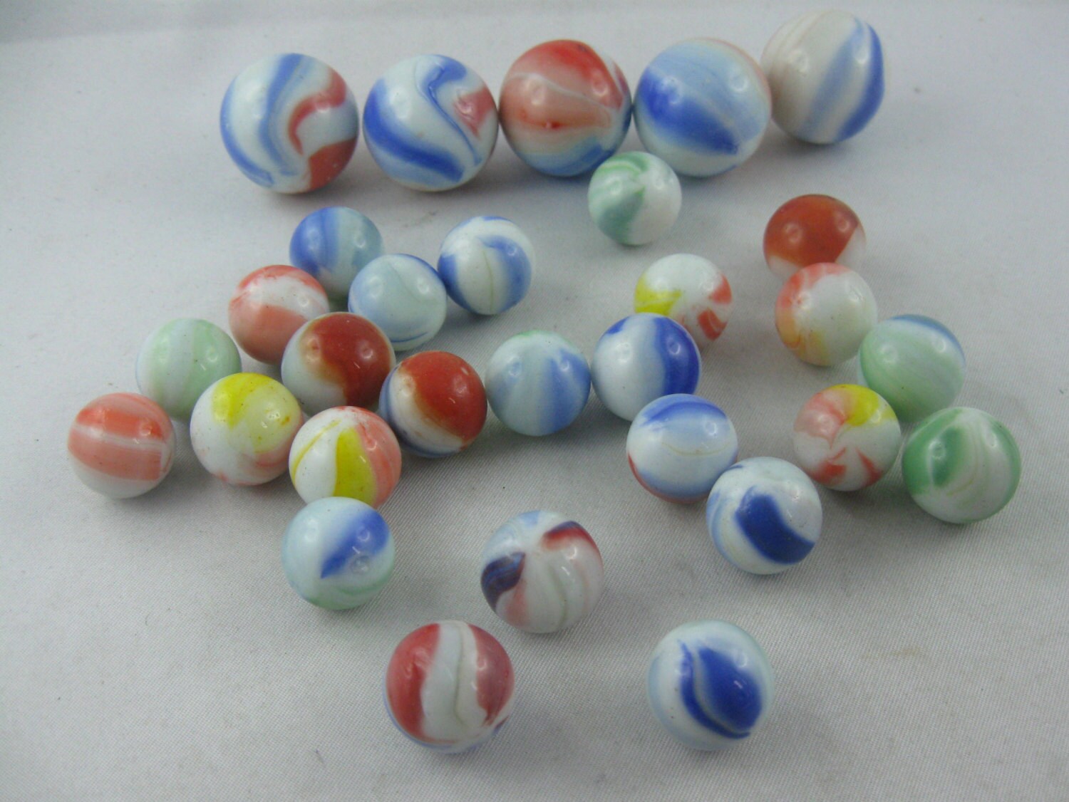 60s / 70s 30 age old glass marbles 25 small 5 large.