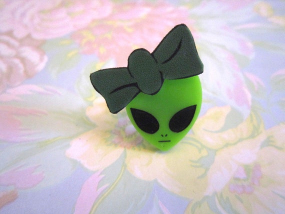Green Alien Ring for Geekettes from BunnyBunsShop on etsy Green Alien Ring Female