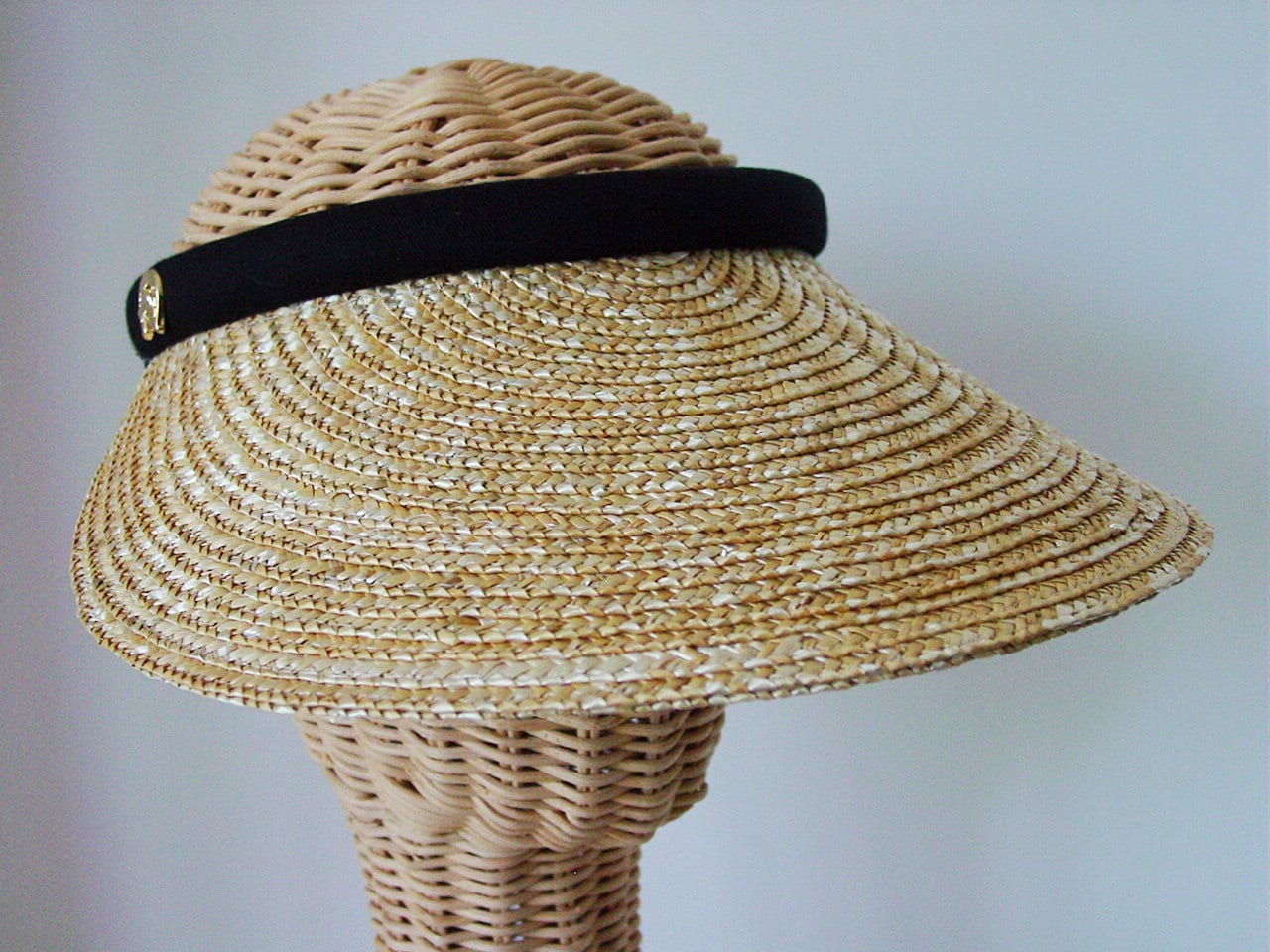 Shop by category Sun Visors and Visor Hats Whether you are playing a sport, gardening, walking or outdoor activity in the sun, a sun visor can keep you wonderfully cool. Our visor hats are the best lightweight head wear.