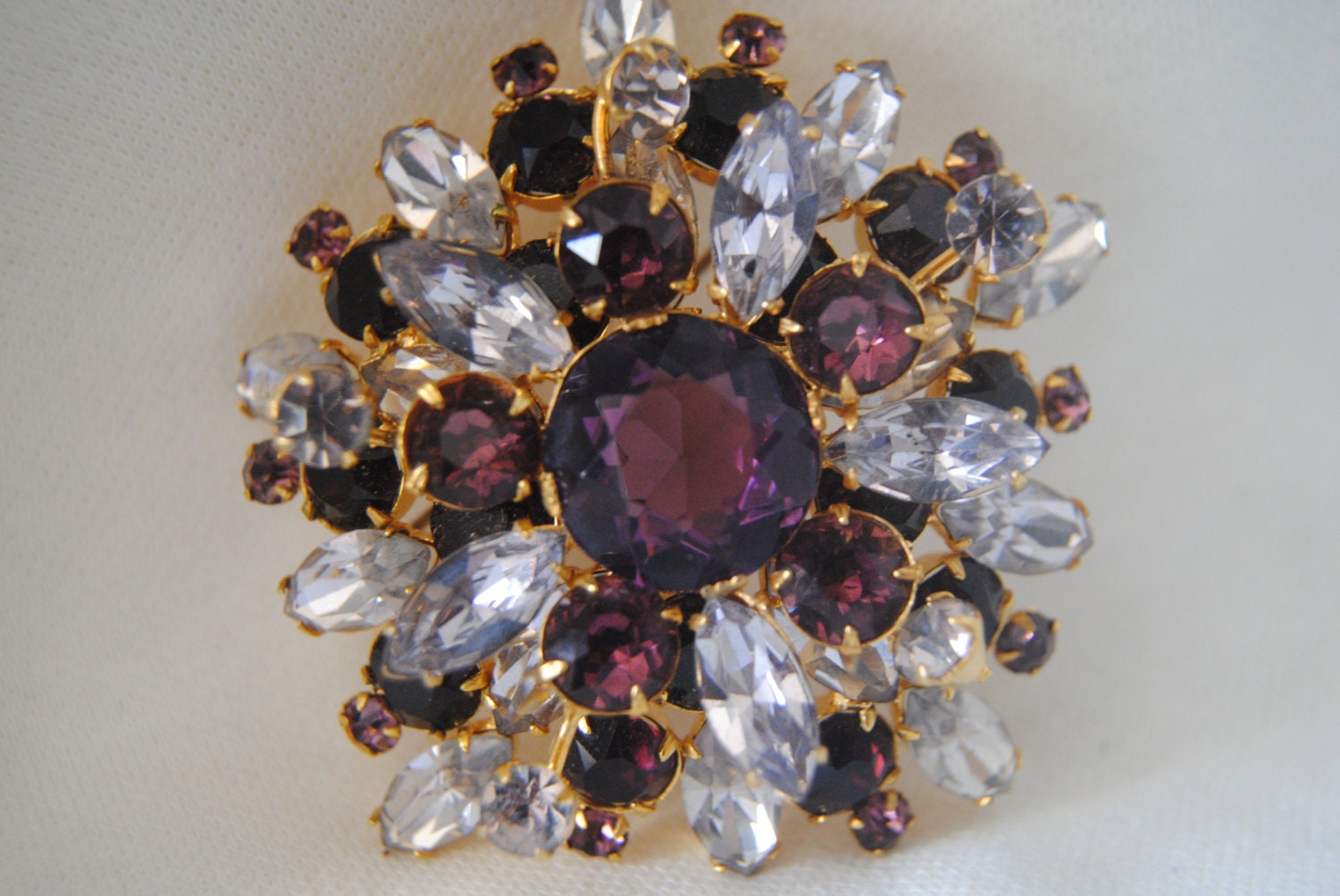 Vintage Schreiner Brooch with stunning mixed of Rhinestone