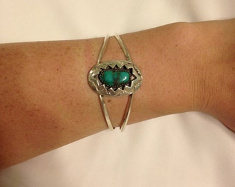 The vintage "Southwestern" Sterling Silver Turquoise Cuff
