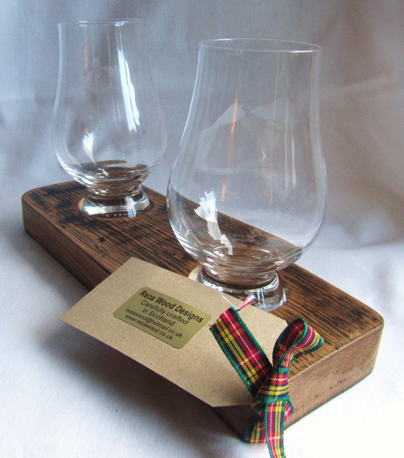 Whisky barrel glass holder with two Glencairn glasses