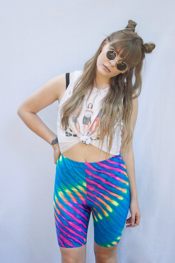 tie dye 90s outfits