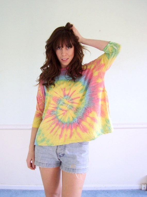 tie dye 90s outfits