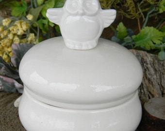 White Owl Round Dresser Box container salt pig, sugar bowl, Ring Box , Jewelry box, Change holder . ... Glazed ceramic Vintage Style