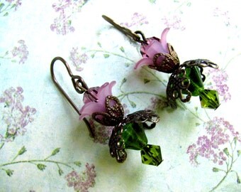 Amethyst Lucite Flower Earrings, Purple Lucite Flowers, Lucite Flower Earrings, Flower Earrings, Lucite Earrings, Dangle Earrings