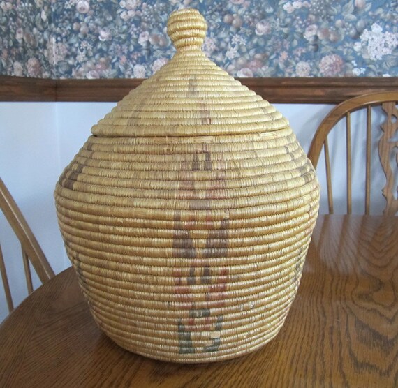 Vintage Eskimo Inuit Yupik Hand Woven Grass Lidded Basket