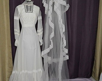 Vintage 1970s White Long Sleeve Fitted Waist Chiffon Wedding Dress/Gown w Train-length Veils, Size 7, ILGWU, Made in USA