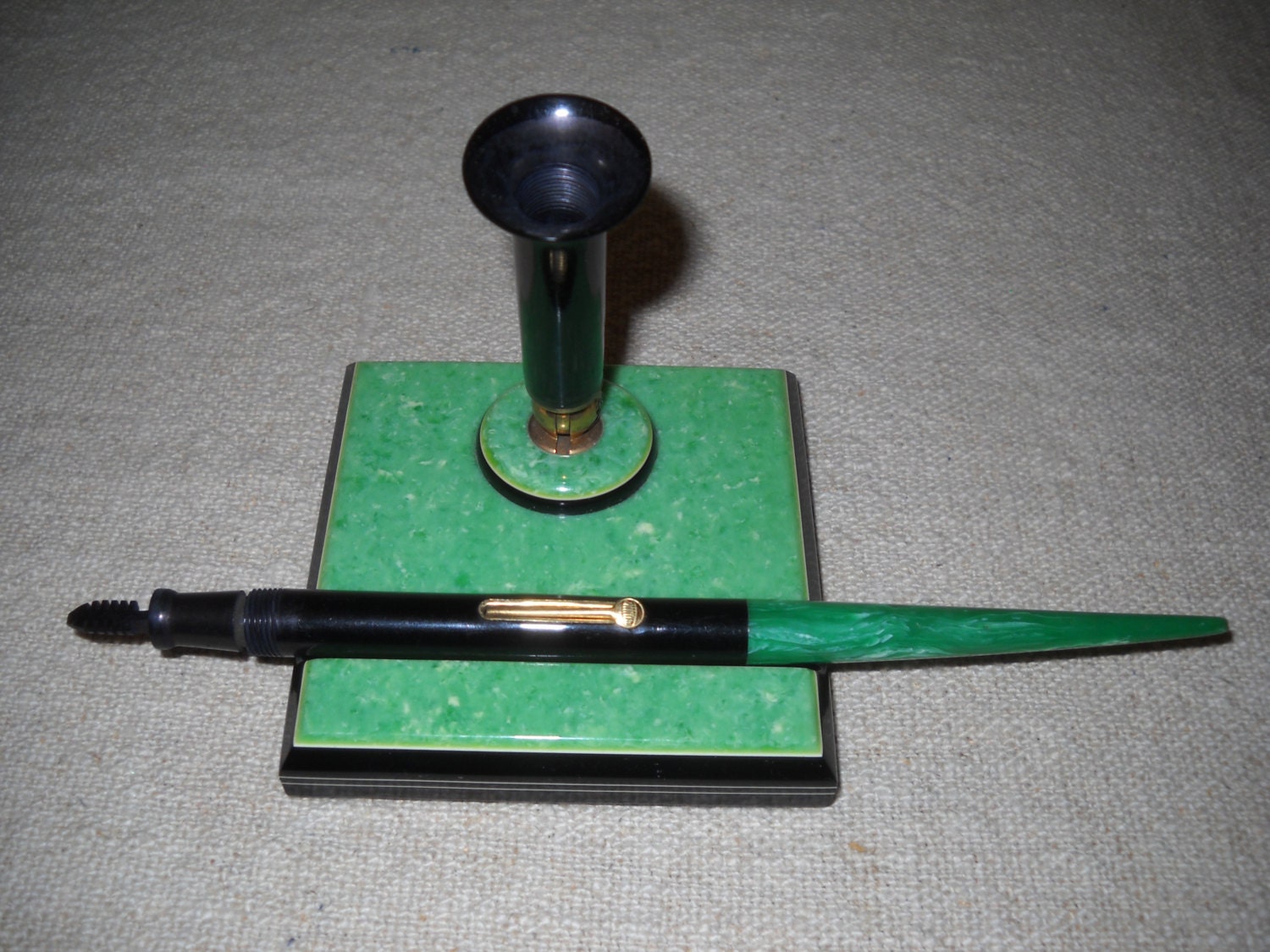 Art Deco Pen Holder Bakelite Desk Stand Green Lucite