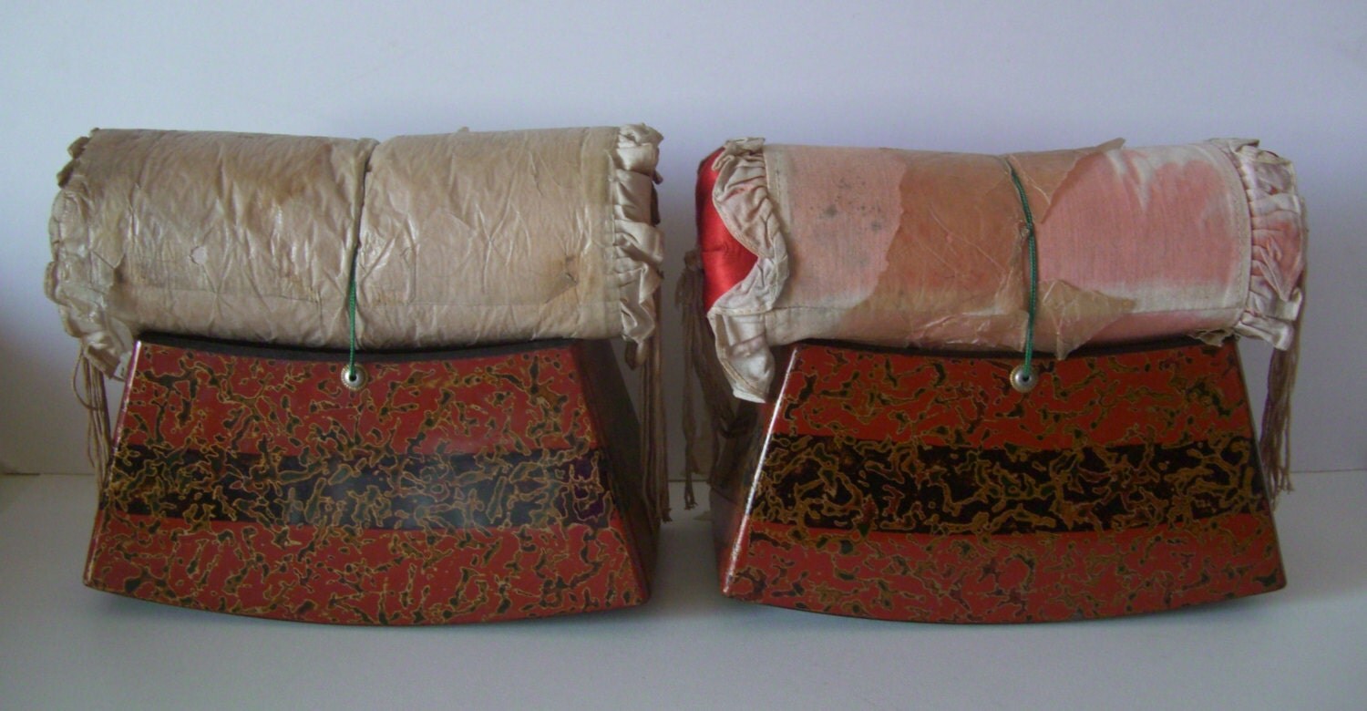 Pair of vintage takamakura geisha head rest pillows urushi