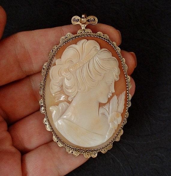 Vintage CAMEO Brooch Pendant Carved CARNELIAN Shell Lady Rose