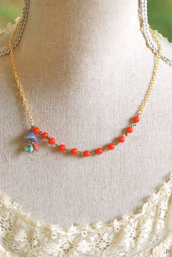 Meredith. vintage red glass beaded flower necklace.
