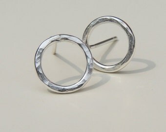Silver Open Circle Post Earrings Hammered Sterling Silver Small Stud Earrings Minimalist Jewellery Eternity Circle Silver Studs