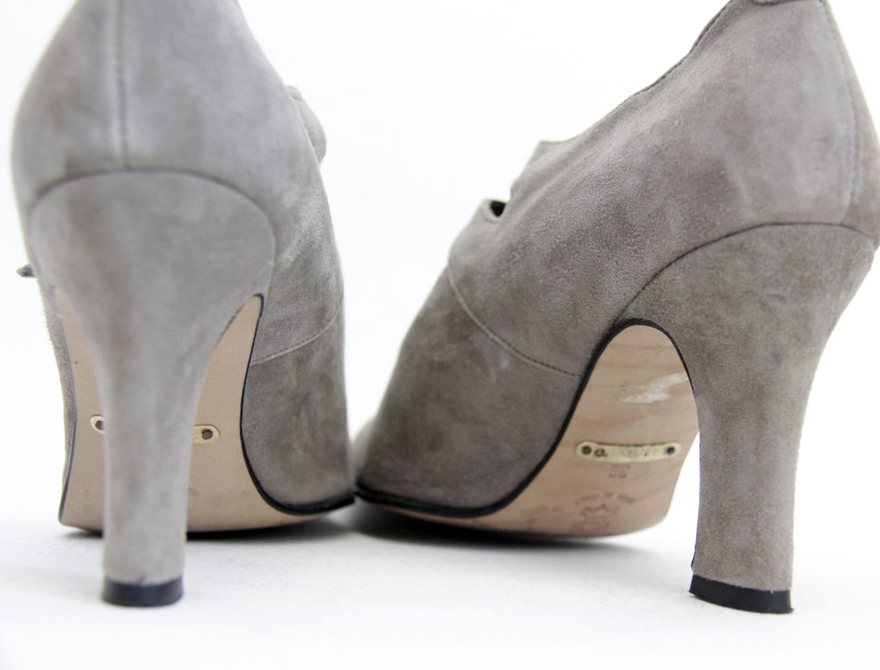 Vintage shoes / gray suede Mary Jane heels