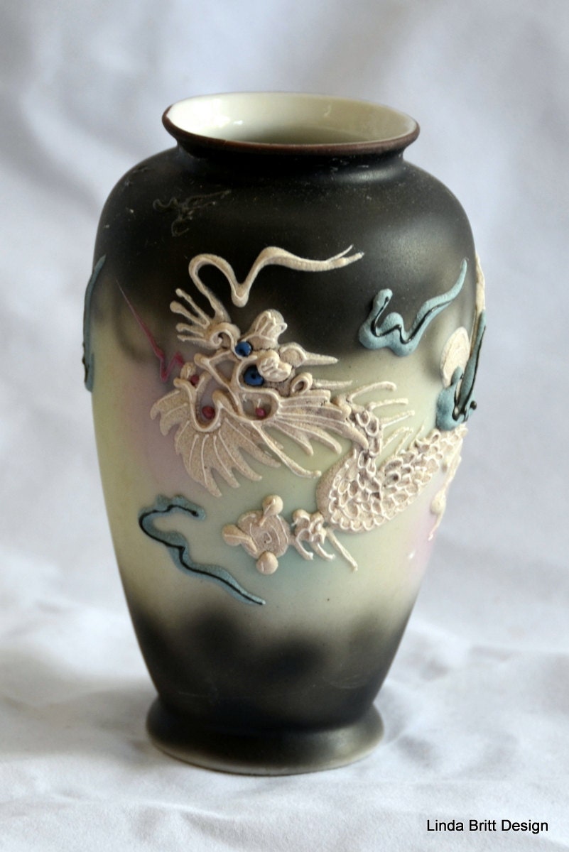 5 tall Moriage Dragonware Vase