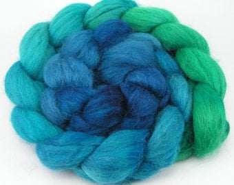 Baby alpaca spinning fiber, combed top - Deep Sea Gradient roving