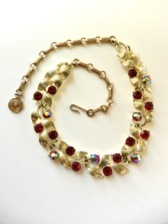 Beautiful Vintage LISNER Necklace Mid Century Lovely