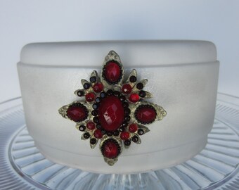sugar brooch ruby cake topper