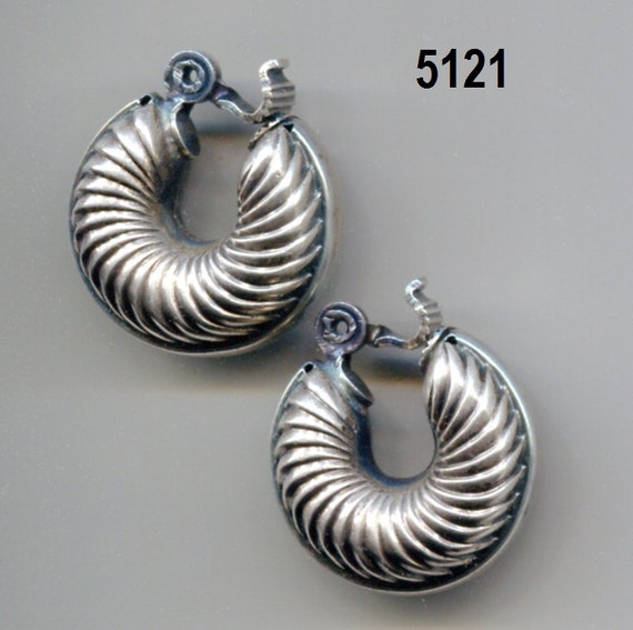 5121 MONET Sterling Silver Hoop Earrings circa 1950 by earringz