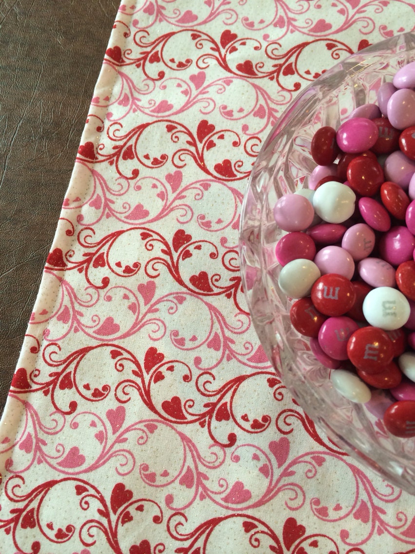 Day on valentine's day by Table Valentine's 54 Etsy runners SewMuchtoSell table  Runner