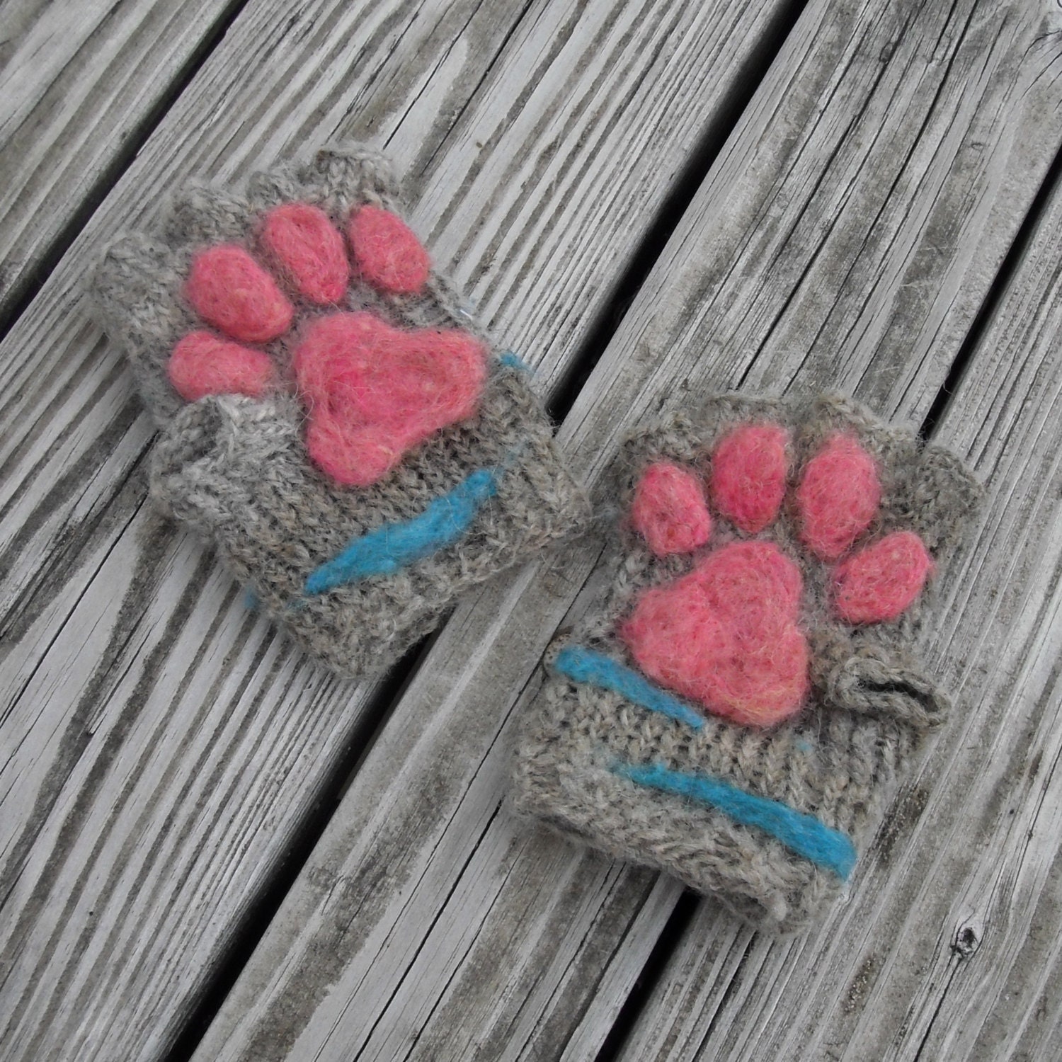 cheshire-cat-paw-gloves-needle-felt-and-knit