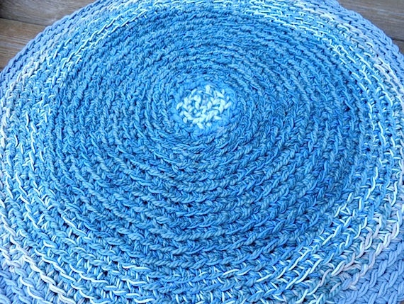 LIGHT BLUE RUG. Bath Mat, Bed or LIving Room Rug. Entry, Hallway Mat LIGHT BLUE RUG. Bath Mat, Bed or LIving Room Rug. Entry, Hallway Mat