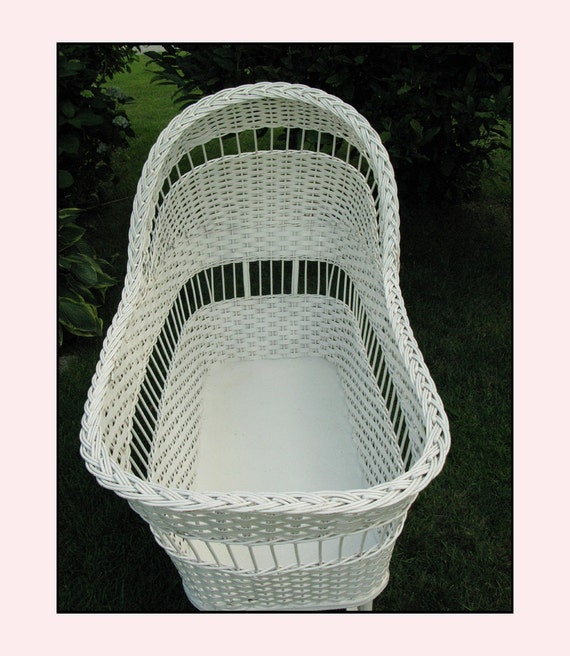 Vintage Wicker Baby For a Shabby Chic Sleep