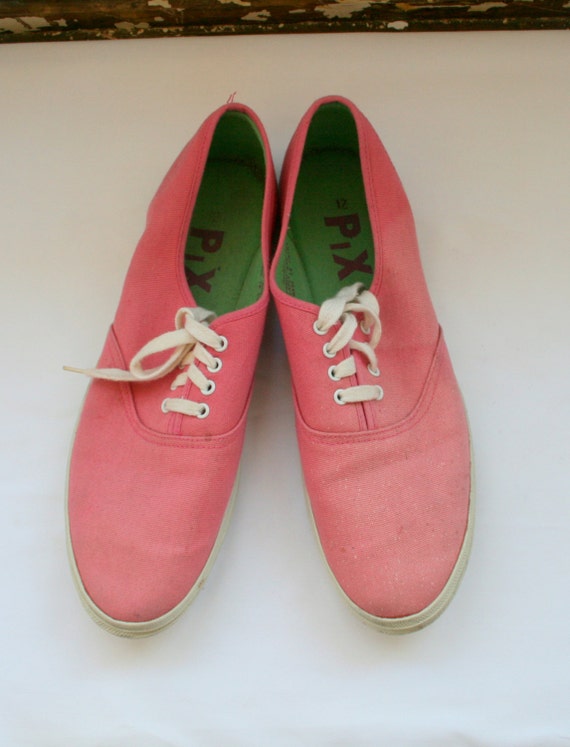 Vintage BUBBLE GUM PINK Pix….size 12 womens…tennis shoes. Vintage BUBBLE GUM PINK Pix….size 12 womens…tennis shoes.