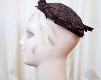 1940s Hat // Brown Bow Skull Cap with Straw Soutache Trim