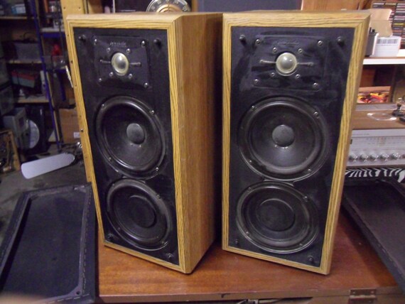 Vintage Polk Audio 5JR Speakers they sound great and in