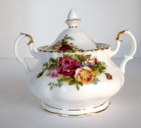 Royal Albert Sugar Bowl with Lid Old Country Roses by oldandnew8