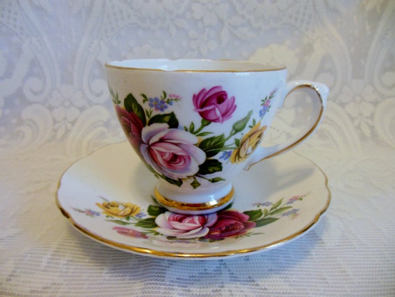 ROYAL SUTHERLAND Fine Bone China Tea Cup and Saucer Red