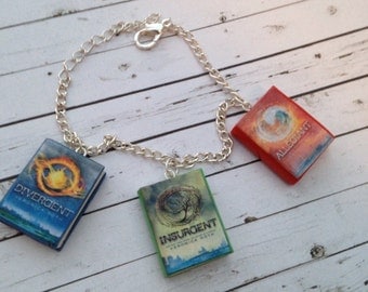 Divergent Trilogy book charm bracelet/keychain made from polymer clay.