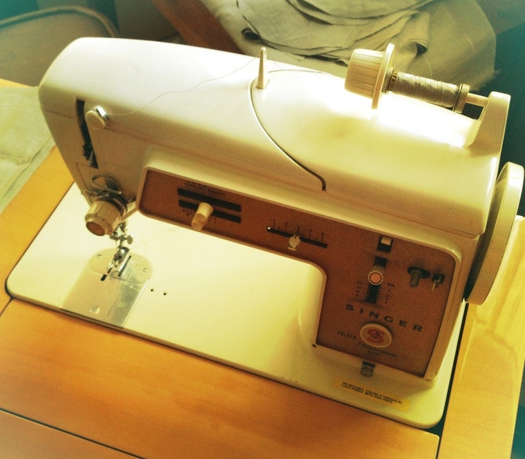 vintage Singer sewing machine - handmade clothes by Le Blusine