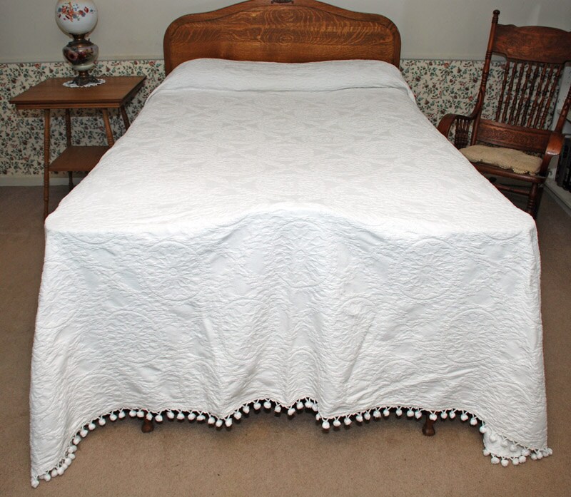 Vintage Matelasse Bedspread w/ Ball Fringe Double / Full