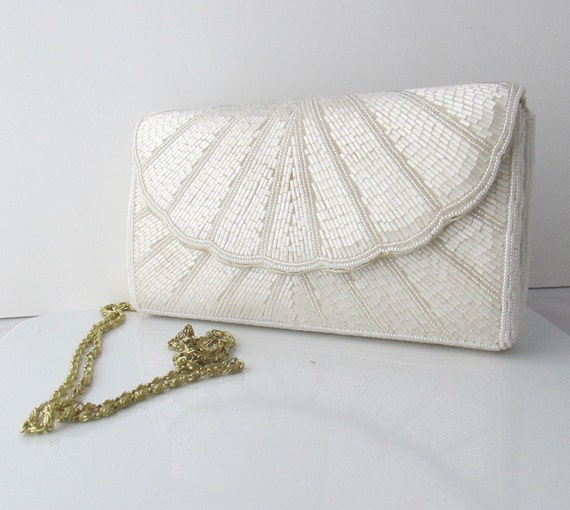 White Beaded Scalloped Clutch Purse Gold Chain 1980&#39;s