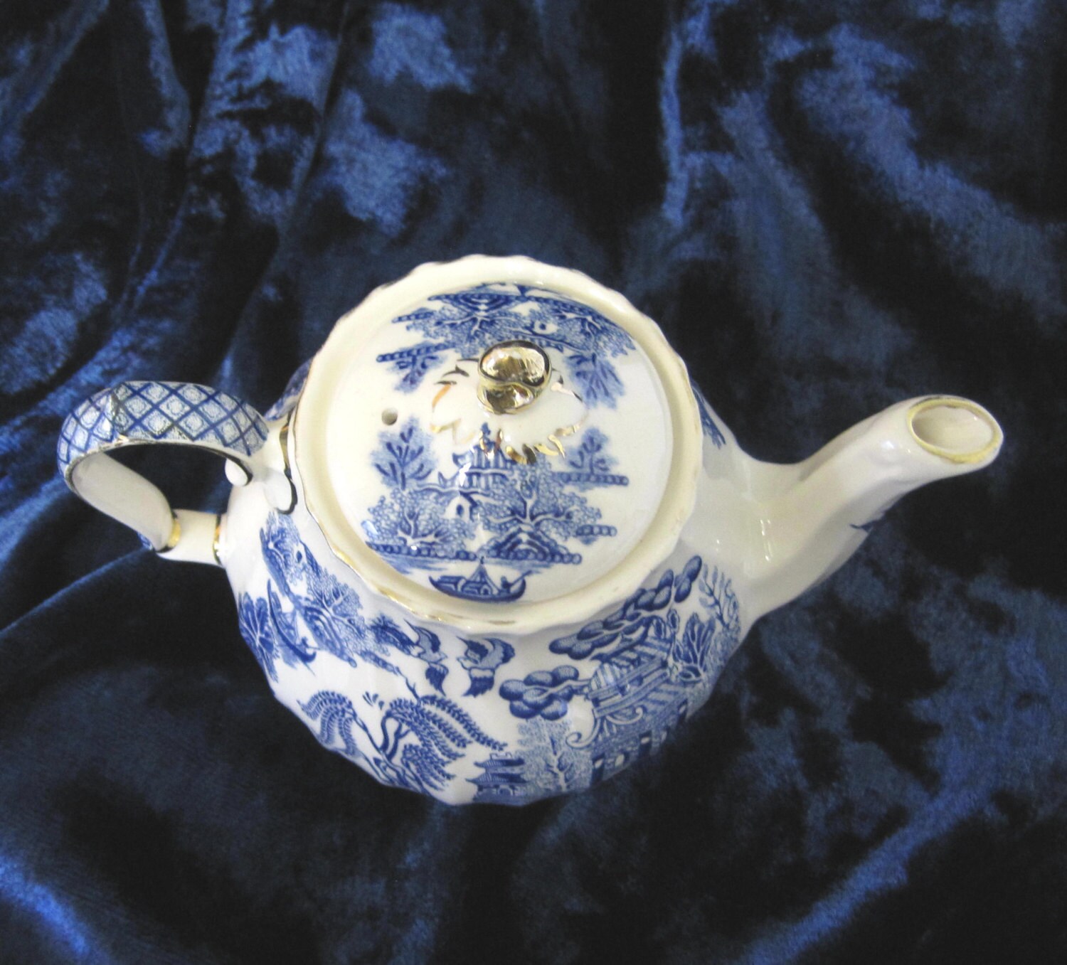 Vintage Teapot Willow Pattern Blue and White Sadler of