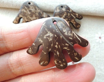 10 Pcs 35x28mm hand shape natural Coconut charm (W645)