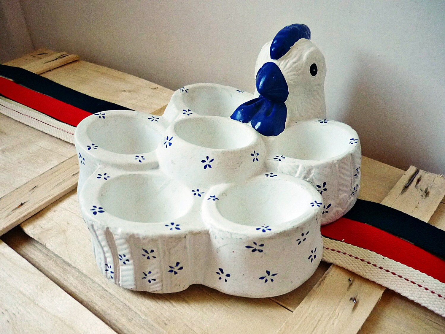 Vintage ceramic blue and white egg holder chicken home by deeeco