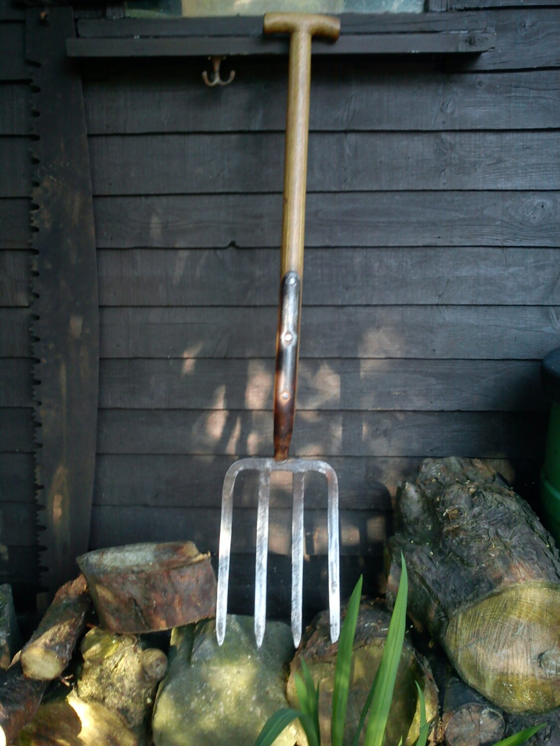 vintage .CT.Skelton potato fork 4 thick tines..for garden