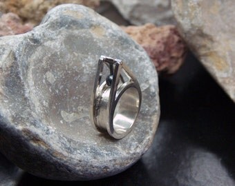 Sterling silver kinetic ring